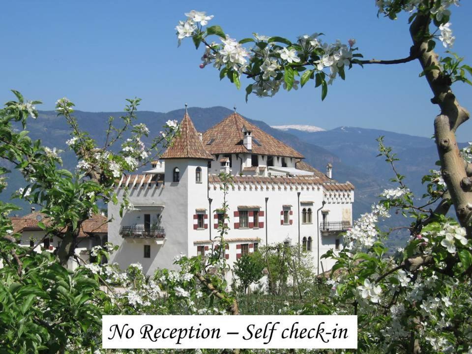 Apartments Schloss Paschbach Appiano Sulla Strada Del Vino Exterior photo